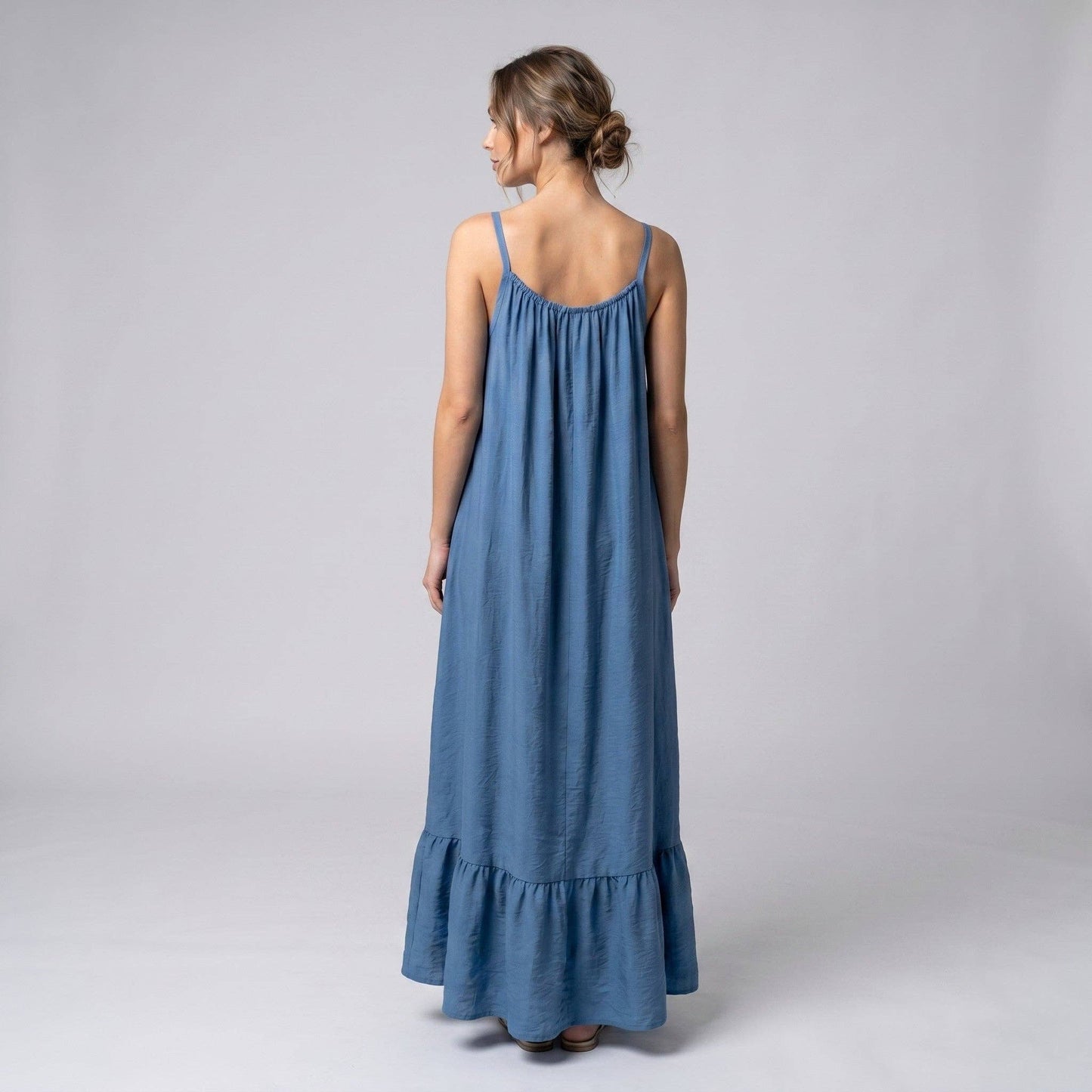 Robe Maxi Fluide Col Froncé Bretelles Fines Bas Volanté